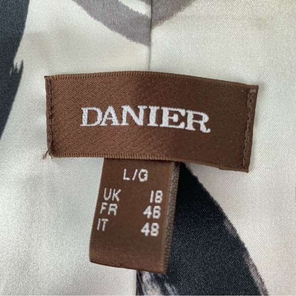 Danier  White moto Leather Jacket - Picture 8 of 12